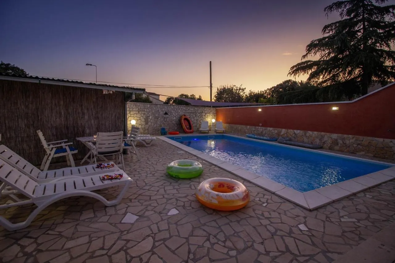 Beautiful Villa Esperanza With Private Pool Near The Beach Pula