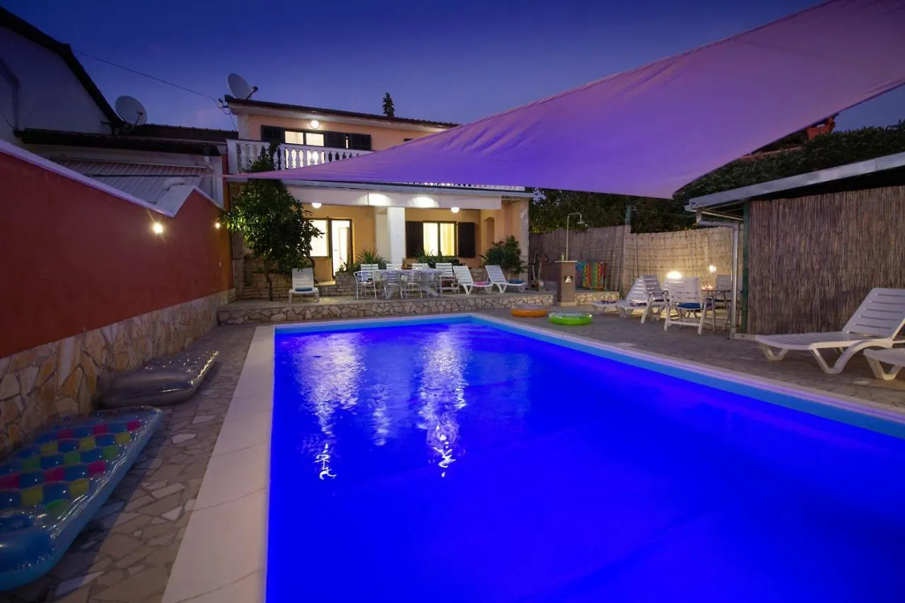 Beautiful Villa Esperanza With Private Pool Near The Beach Pula
