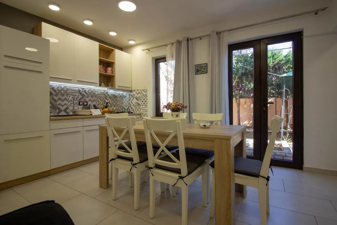 Beautiful Villa Esperanza With Private Pool Near The Beach Pula